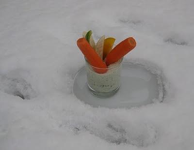 Gemüsesticks mit Joghurt-Kräuter-Dip