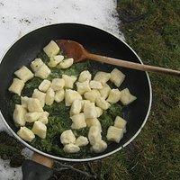 Ricotta-Gnocchi mit Rucola-Walnuss-Pesto