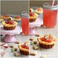 Cheesecake-Tartelettes mit Rhabarber-Vanille-Topping und Knusperboden [*Werbung]