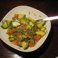 Karibischer Salat mit Lachs und Shrimps