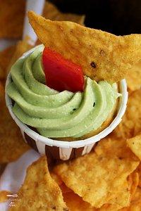 Herzhafte Cupcakes mit Avocado-Topping und Nachos [Degustabox Februar]