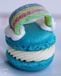 Über den Wolken la la la...  [Regenbogen-Macarons und Ohrwurm-Garantie].