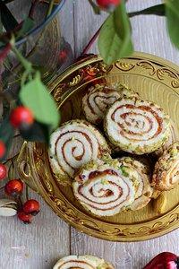 Hagebutten-Mürbeteigschnecken mit Pistazien-Crunch