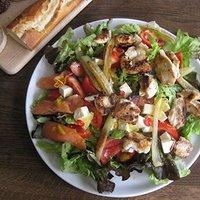Fruchtiger Salat mit Hähnchen