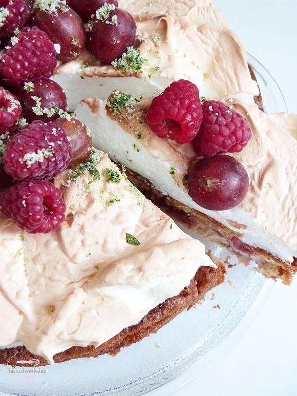 Himbeer- Stachelbeertorte mit Baiserhaube und Minzzucker