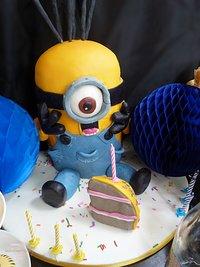 Riesengroße Minions-Party-Sause [Sweet table]