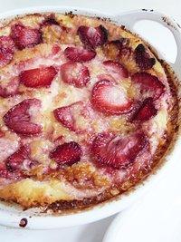 Far Breton mit Erdbeeren
