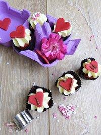 Spread the Love: Eine Challenge, Pink Velvet Mini-Cupcakes und eine kleine Plauderei aus dem Nähkästchen