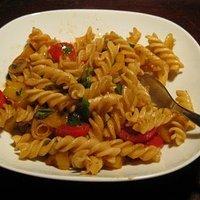 Pasta mit Paprika und Tomate