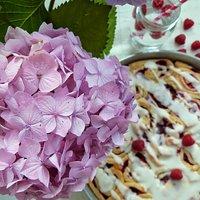 Glazed raspberry sweet rolls [Himbeer-Hefe-Schnecken mit Guss] oder wie ich meine Angst vor Hefeteig überwunden habe