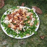 Sellerie-Feldsalat mit Speck-Croûtons