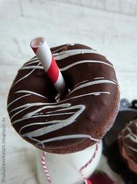 Außen Schokolade, innen Schokolade, dazwischen Schokolade: Schokoladige Donuts mit Schokoglasur und luftiger Schokoladen Füllung oder kurz: CHOCOHOLIC