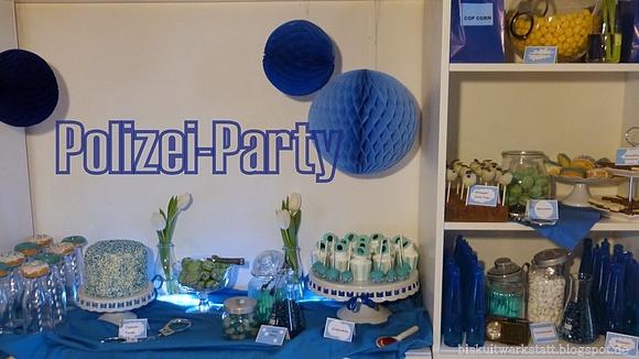 Polizei sweet table in blau und weiß