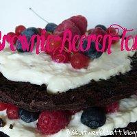 Die unglaublichste, atemberaubendste Beeren-Brownie Torte aller Zeiten