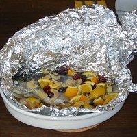 Forelle mit Cranberries, Couscous-Salat und Spinat