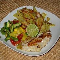 Fisch mit Kartoffeln und Gemüse