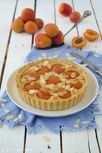Aprikosen-Tarte mit Mandeln