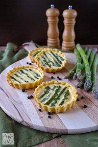 Pfeffrige Spargel-Quiches