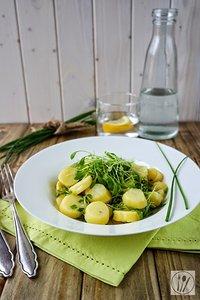 Frühlingshafte Grillbeilage: Kartoffelsalat mit Schnittlauch und Kresse