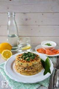 Frühlingsfrühstück: Bärlauch-Pfannkuchen mit Räucherlachs und Meerrettich-Creme