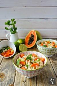 Quinoa-Salat mit Papaya, Minze und Limettendressing