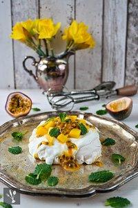 Fit in den Frühling mit dem Backstübchen: Mini-Pavlovas mit Mango, Maracuja und Joghurt-Quark-Creme