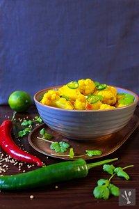 Es wird indisch: Alu Gobi {Blumenkohl-Kartoffel-Curry}