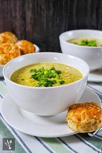 Zu Besuch im Knusperstübchen: Maissuppe mit Käse-Scones