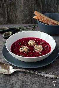Aus dem Suppentopf: Rote-Bete-Suppe mit Ziegenkäse