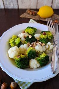 Lauwarmer & {hasel}nussiger Blukkoli-Salat