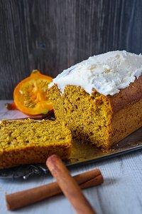 Pumpkin Maple Cake - Der leckerste und saftigste Kürbis-Ahornsirup-Kuchen ever