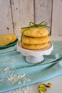 White Chocolate Cookies mit Pistazien und Kokos