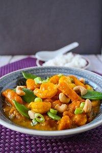 Kürbis-Garnelen-Curry mit Cashew-Topping