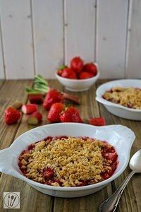 Rhabarber-Erdbeer Crumble