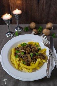 Pasta mit Champignon-Steinpilzsauce