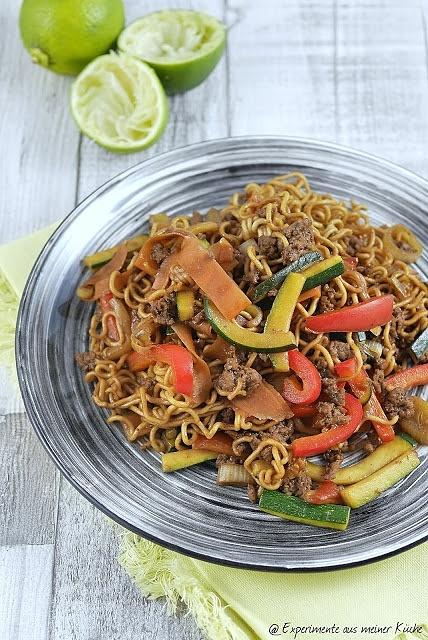 Asiatische Hackfleischpfanne mit Mie-Nudeln