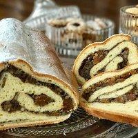 Mohnstollen mit Aprikosen