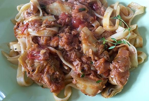 Thunfisch-Artischocken-Sauce