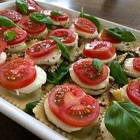 Raviolisalat Caprese