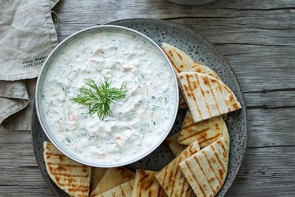 Griechisches Tzatziki mit Karotte