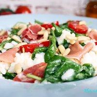 Köstliches Risotto mit Parmaschinken, Ziegenkäse und Spinat