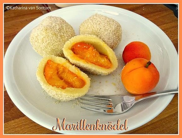 Aprikosenknödel aus Kartoffelteig