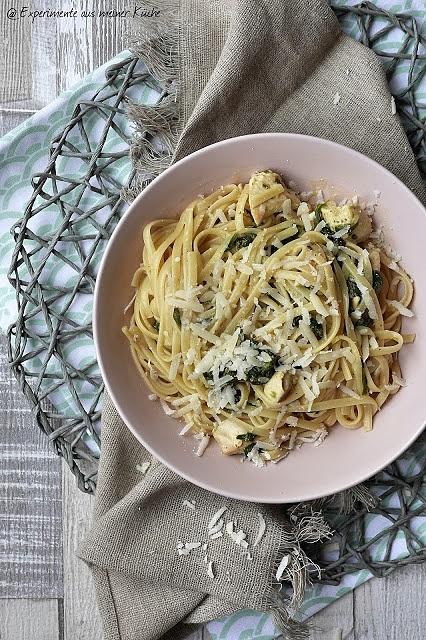 Spaghetti mit cremiger Spinat-Frischkäsesauce und Hähnchen