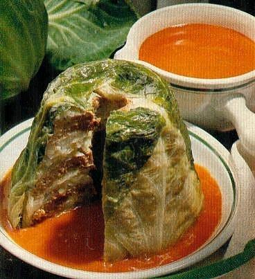 Weißkohlpudding mit Tomatensauce