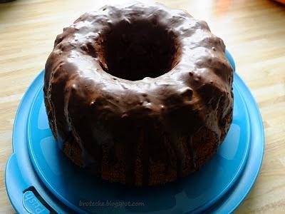 Nuss-Gugelhupf mit Cranberry