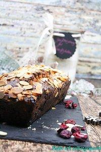 Quarkstollen mit Kirschen – als Backmischung