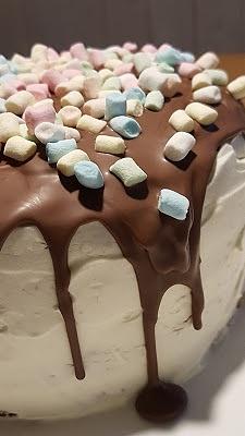 Bunte Marshmallow Torte