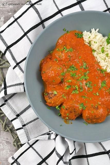 Hack-Linsen-Bällchen in Tomaten-Kokosrahm