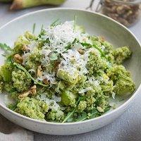 Quinoa Salat mit Pesto, Birne und Walnuss