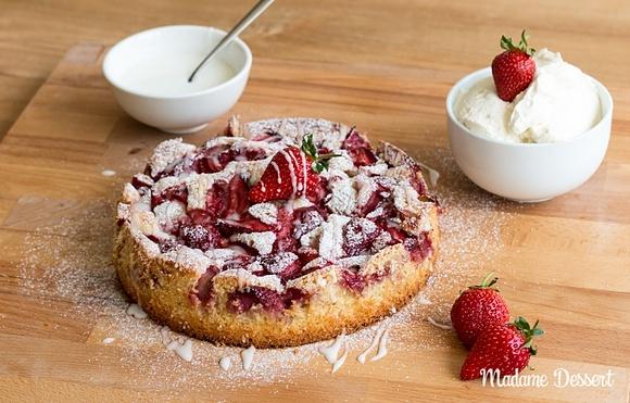 Erdbeer rhabarber kuchen mit zitronen-buttermilch-boden